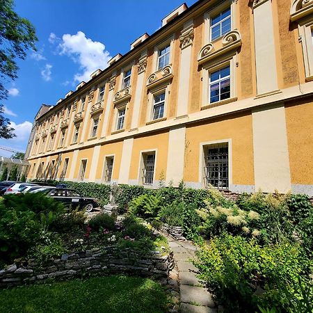 Diecezjalny Dom Formacyjny Apartment Nysa Bagian luar foto