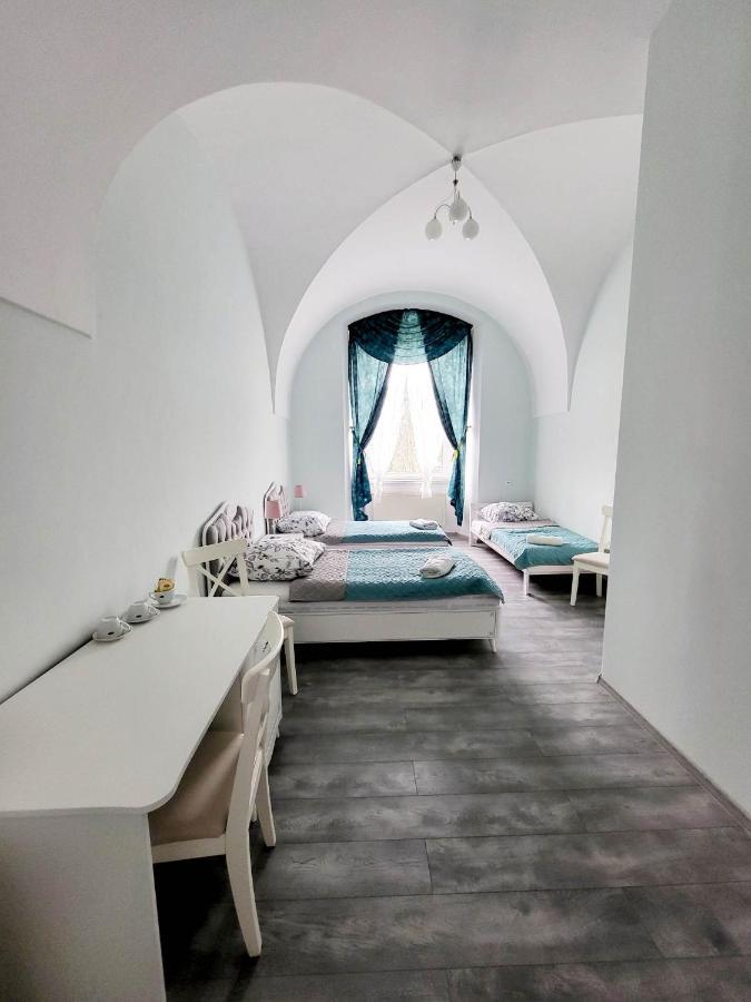 Diecezjalny Dom Formacyjny Apartment Nysa Bagian luar foto