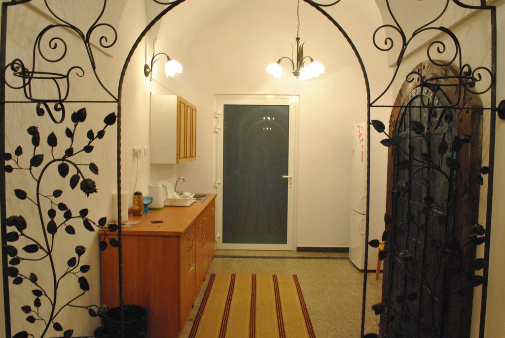Diecezjalny Dom Formacyjny Apartment Nysa Bagian luar foto
